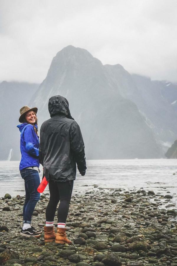 نزل تي أناوفي Lone Moose Backpackers المظهر الخارجي الصورة