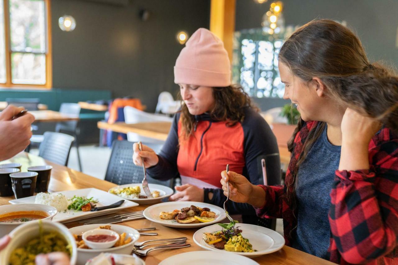 نزل تي أناوفي Lone Moose Backpackers المظهر الخارجي الصورة