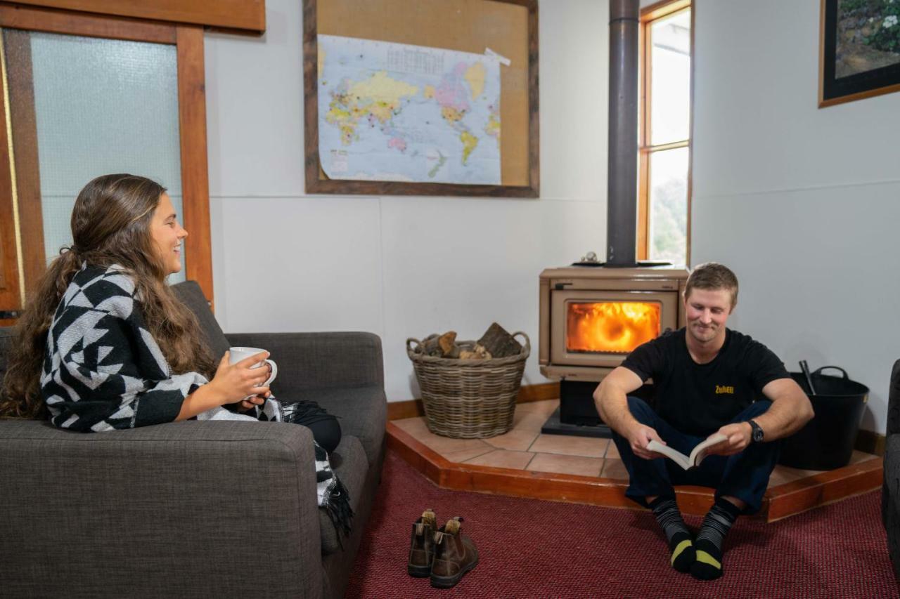 نزل تي أناوفي Lone Moose Backpackers المظهر الخارجي الصورة